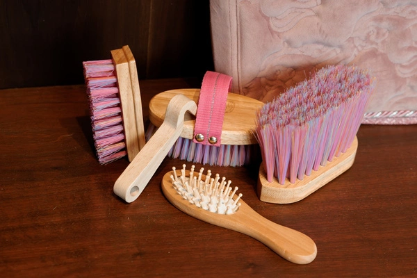 Szczotka z długim włosiem do sierści Sammy Kids Pony Kentucky Grooming Deluxe - różowa