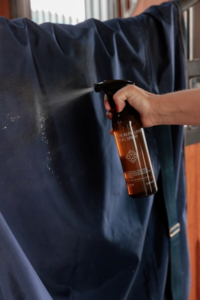 Wodoodporny spray do impregnacji derek Water Repellent Rug Spray 500 ml - Kentucky Grooming Deluxe