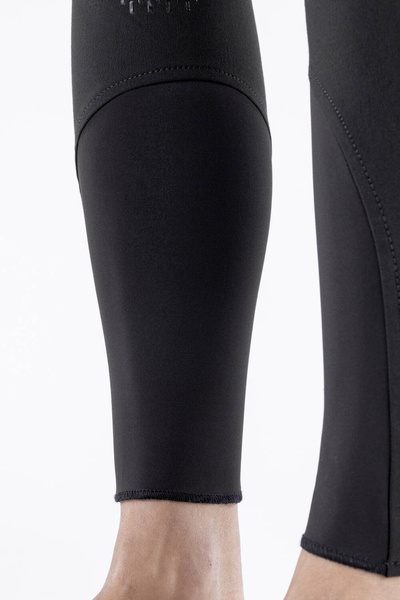 Damskie bryczesy Equiline Ash z kolanowym lejem X-Grip - czarne