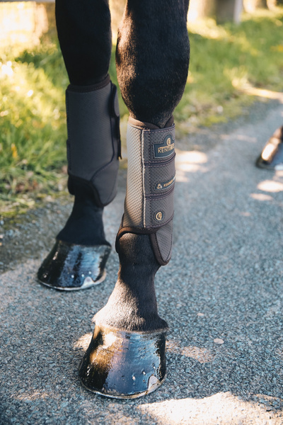  Kentucky ochraniacze na przednie nogi Eventing Air Tech - brązowe