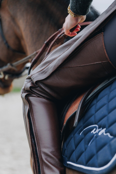 Czapsy Leather Long Chaps Dy'on - brąz