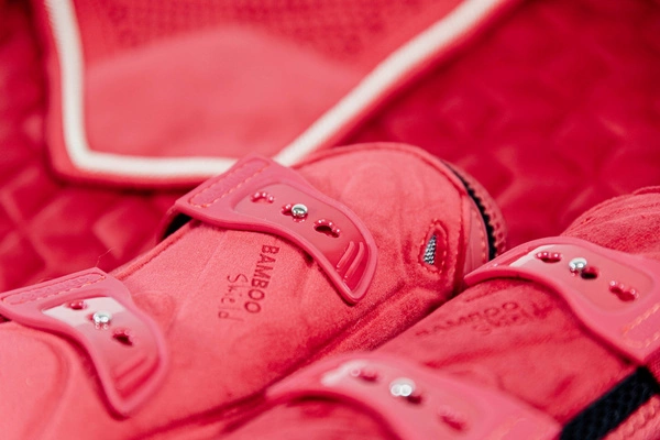 Kentucky Ochraniacze Bamboo Tendon Elastic Velvet na przednie nogi - czerwone