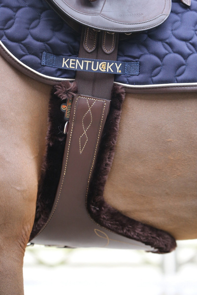 Kentucky wymienne futro do popręgu z fartuchem - brązowe