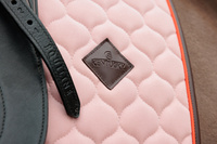 Kentucky czaprak Onion Quilt Neon Leather - pudrowy róż
