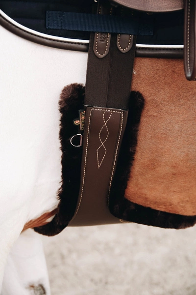 Kentucky wymienne futro do popręgu z fartuchem - brązowe