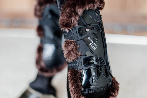 Kentucky Bamboo Vegan Sheepskin Tendon Boots Elastic na przednie nogi - czarne z brązowym futerkiem