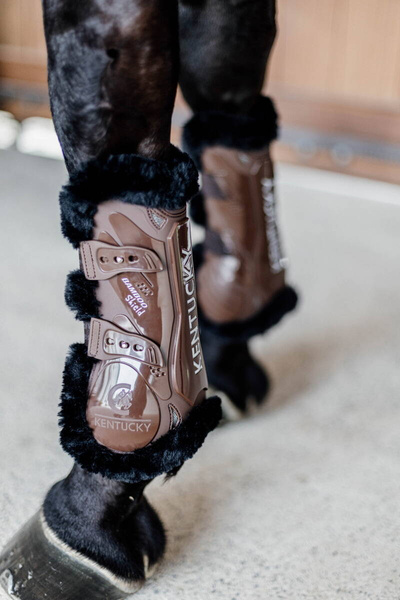 Kentucky Bamboo Vegan Sheepskin Tendon Boots Elastic na przednie nogi - brązowe z czarnym futerkiem