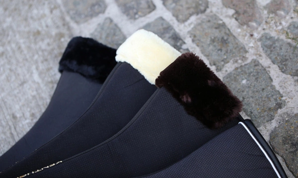 Kentucky anatomiczna podkładka pod siodło obszyta futrem - czarna