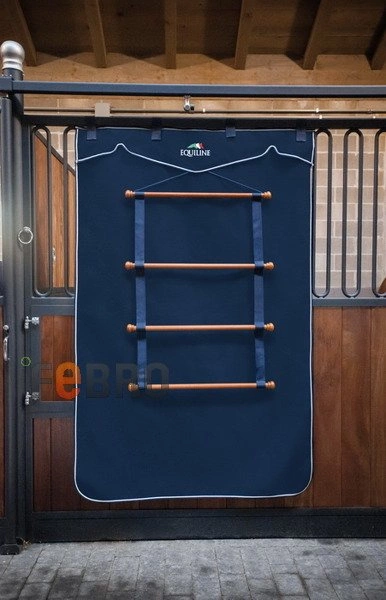 Drewniany wieszak na czapraki Equiline - granatowy