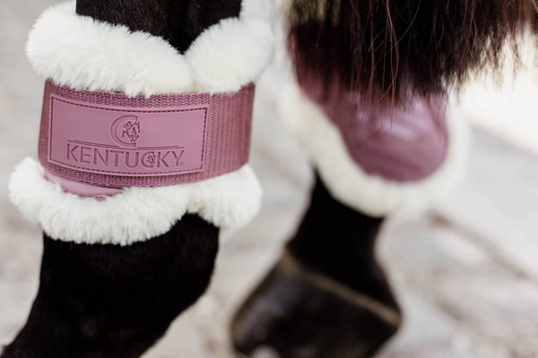 Kentucky Vegan Sheepskin Young Horse Fetlock na zadnie nogi - różowe