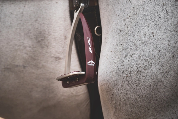 Strzemiona Veredus Vita Stirrup Steel1 - bordowe