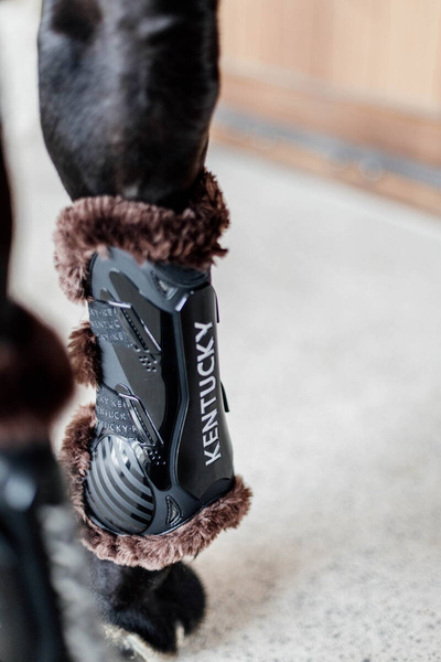 Kentucky Bamboo Vegan Sheepskin Tendon Boots Elastic na przednie nogi - czarne z brązowym futerkiem