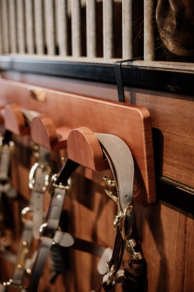 Drewniany wieszak na ogłowia Kentucky