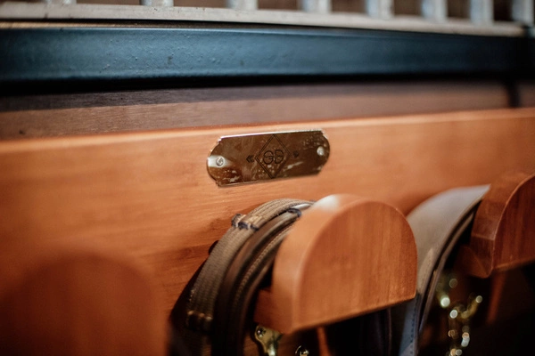 Drewniany wieszak na ogłowia Kentucky