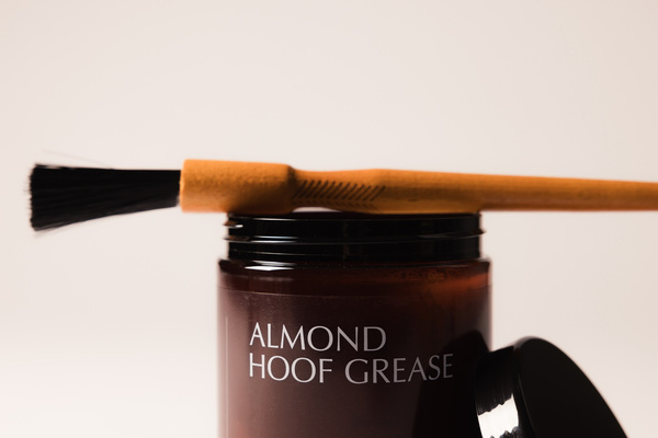 Smar do kopyt Almond Hoof Grease 1 L - Kentucky Grooming Deluxe 