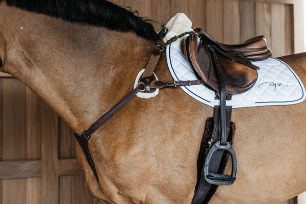 Podkładka ochronna z futerkiem do napierśnika 5-punktowego Dy'on New English