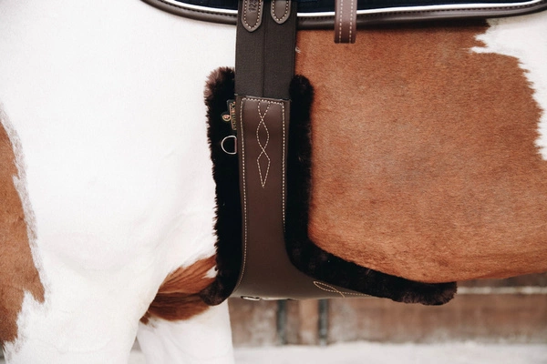 Kentucky wymienne futro do popręgu z fartuchem - brązowe