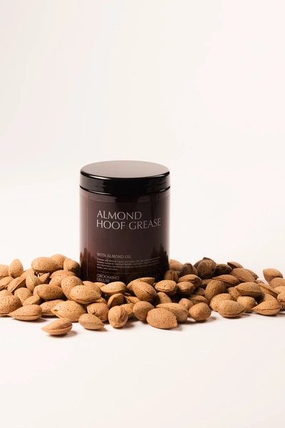 Smar do kopyt Almond Hoof Grease 1 L - Kentucky Grooming Deluxe