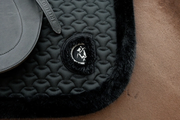 Kentucky czaprak Fake Fur Plaited Quilt - czarny