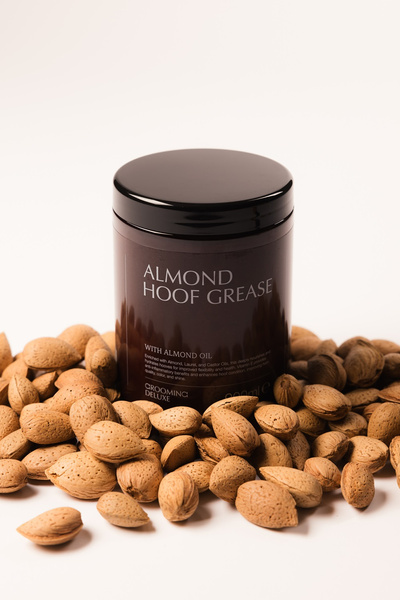 Smar do kopyt Almond Hoof Grease 1 L - Kentucky Grooming Deluxe 