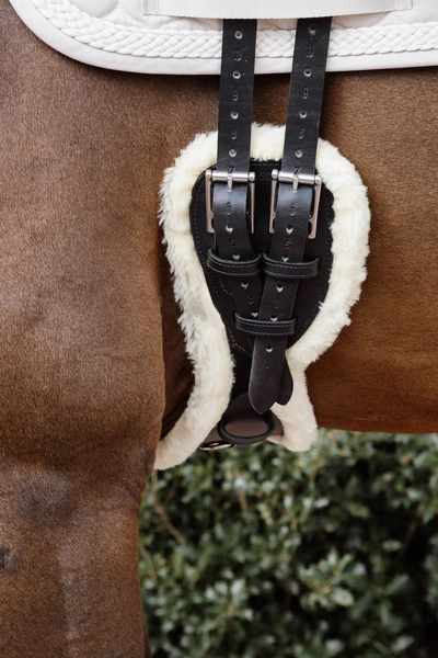 Kentucky anatomiczny ujeżdżeniowy popręg z futrem
