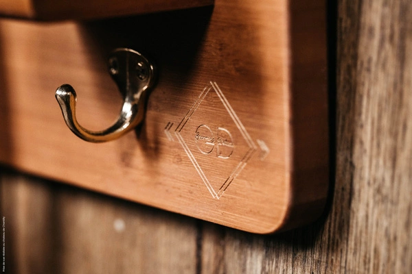 Drewniany wieszak na ogłowia Kentucky