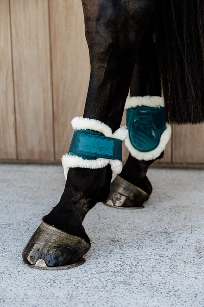 Kentucky Ochraniacze Vegan Sheepskin Young Horse Fetlock Velvet na zadnie nogi - szmaragdowe