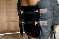 Kentucky Chest Expanders Vegan Sheepskin z 2 klamrami - czarna 
