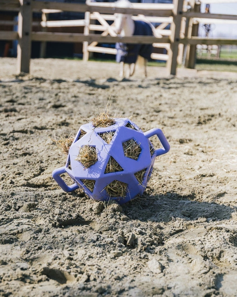 Kentucky elastyczna piłka na siano Relax Horse Play & Hay Ball - fioletowa