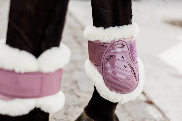 Kentucky Vegan Sheepskin Young Horse Fetlock na zadnie nogi - różowe