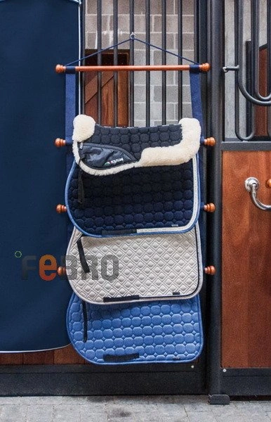 Drewniany wieszak na czapraki Equiline - granatowy