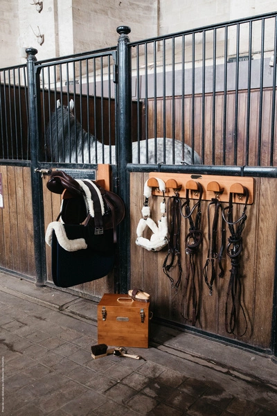 Drewniany wieszak na ogłowia Kentucky