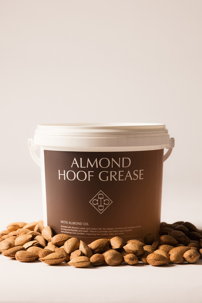Smar do kopyt Almond Hoof Grease 5 L - Kentucky Grooming Deluxe