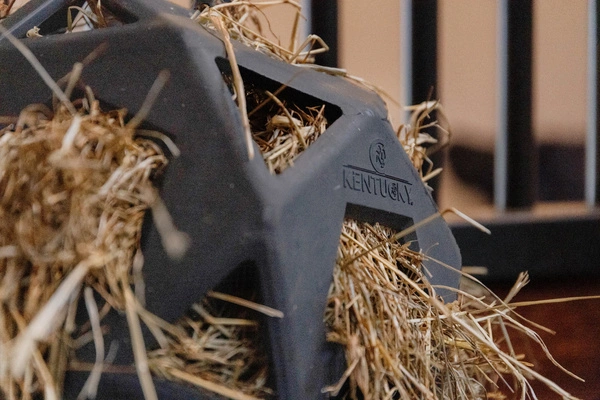 Kentucky elastyczna piłka na siano Relax Horse Play & Hay Ball - grafitowa