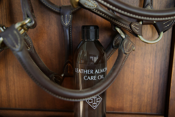 Olej do skór Leather Almond Care Oil 500 ml - Kentucky Grooming Deluxe