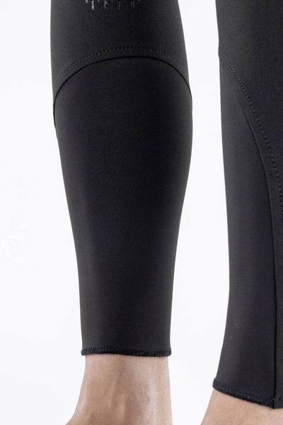 Damskie bryczesy Equiline Ash z kolanowym lejem X-Grip - czarne