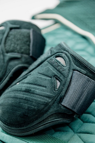 Kentucky Ochraniacze Young Horse Fetlock Velvet na zadnie nogi - ciemna zieleń