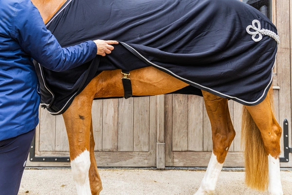 Kentucky derka polarowa Prize Giving Cooler Fleece Rug - granatowa