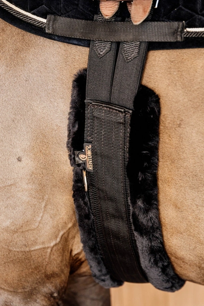 Kentucky popręg z futrem - czarny z czarnym futrem