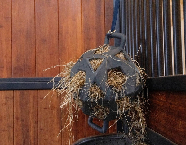 Kentucky elastyczna piłka na siano Relax Horse Play & Hay Ball - grafitowa