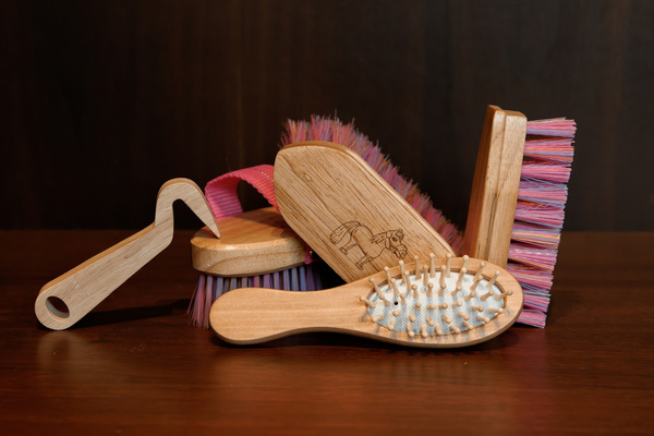 Szczotka z twardym włosiem do sierści Sammy Kids Pony Kentucky Grooming Deluxe - różowa