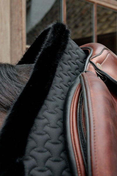 Kentucky czaprak Fake Fur Plaited Quilt - czarny