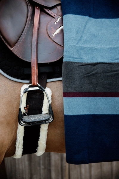 Kentucky popręg z futrem - czarny