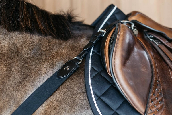 Elastyczny napierśnik Dy'on New English