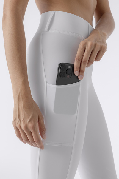Legginsy z wysokim stanem i lejem kolanowym Equiline Carbek - białe