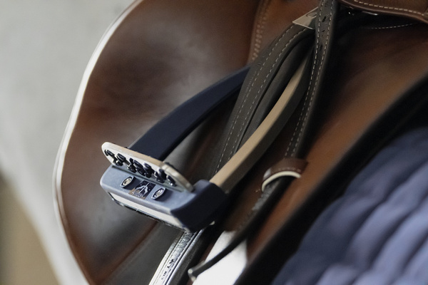 Strzemiona Veredus Vita Stirrup Steel1 - granatowe
