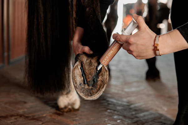 Preparat na gnijące strzałki Equi Hoof zinc paste - Kentucky Grooming Deluxe