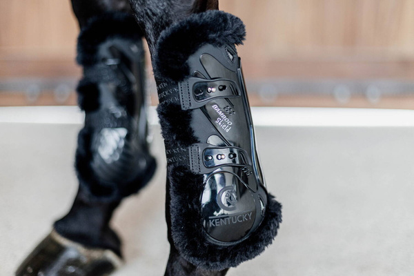 Kentucky Bamboo Vegan Sheepskin Tendon Boots Elastic na przednie nogi - czarne z czarnym futerkiem