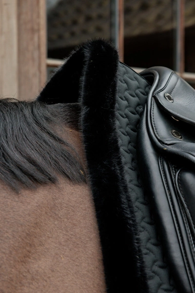 Kentucky czaprak Fake Fur Plaited Quilt - czarny