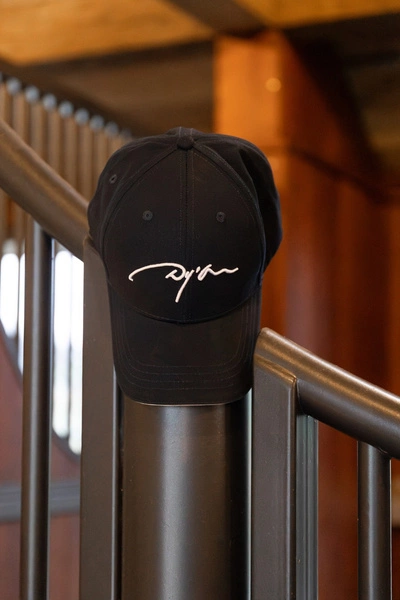 Dy'on Cap - granatowa z białym logo